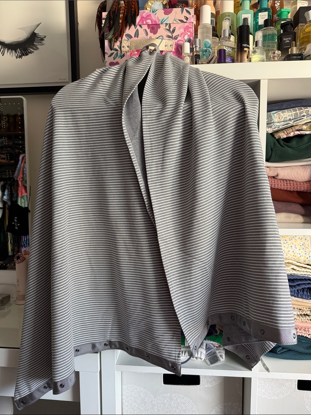 Lululemon Vinyasa Scarf Heather Grey and White Stripe, Like New!